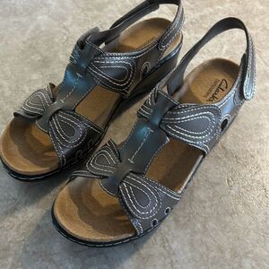 CLARKS Bendable Leather Sandals NWOT